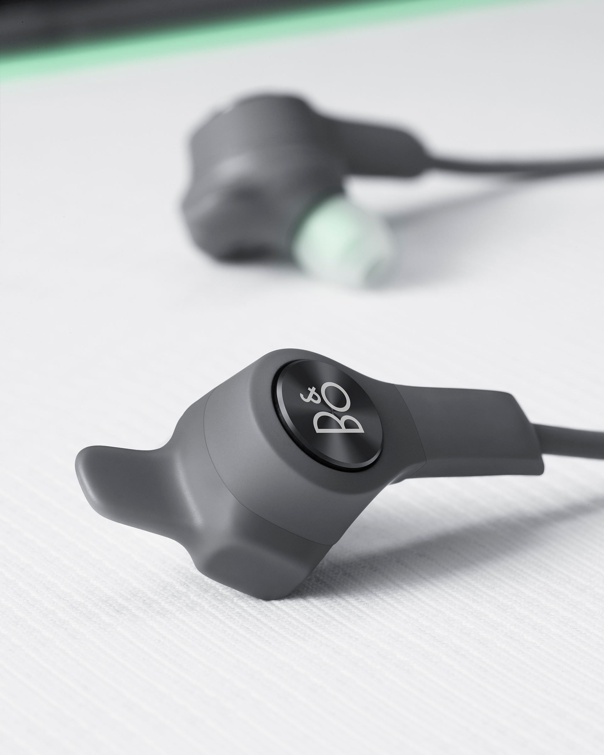 Detail view of Beoplay E6 Motion earbuds in Graphite colour